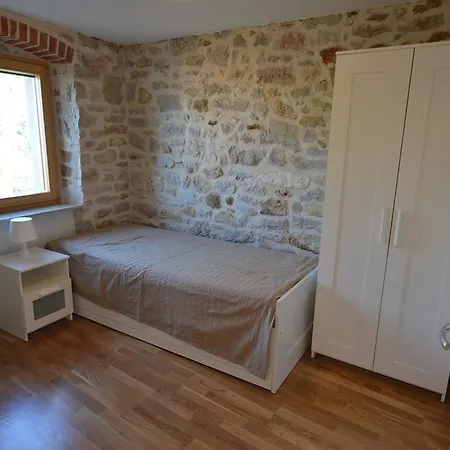 Stone House Nana Nyaraló *