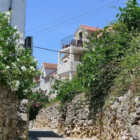 Stone House Nana Nyaraló *