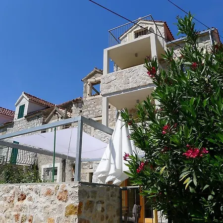 Stone House Nana Nyaraló