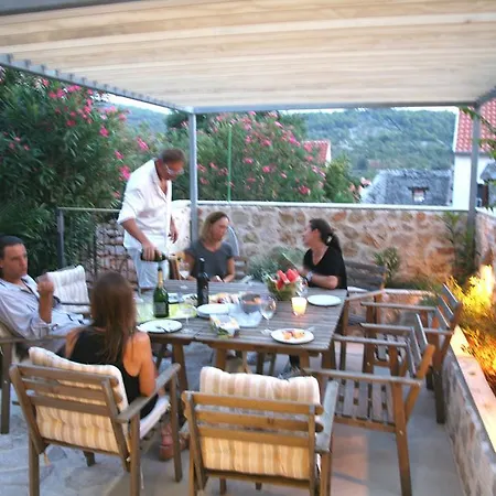 Stone House Nana Nyaraló