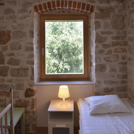 Stone House Nana Zlarin