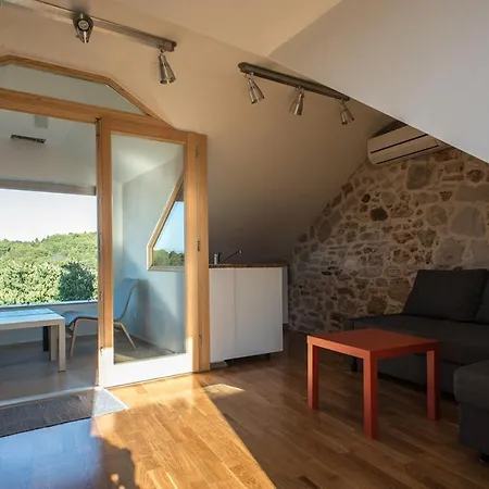 Stone House Nana Zlarin