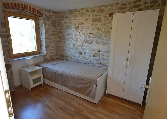 Stone House Nana בית נופש *