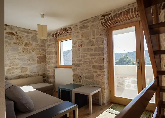 Stone House Nana בית נופש זלארין