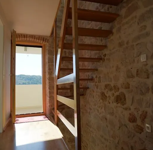 בית נופש Stone House Nana *