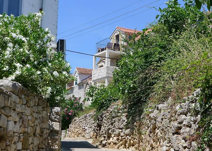 Stone House Nana בית נופש *