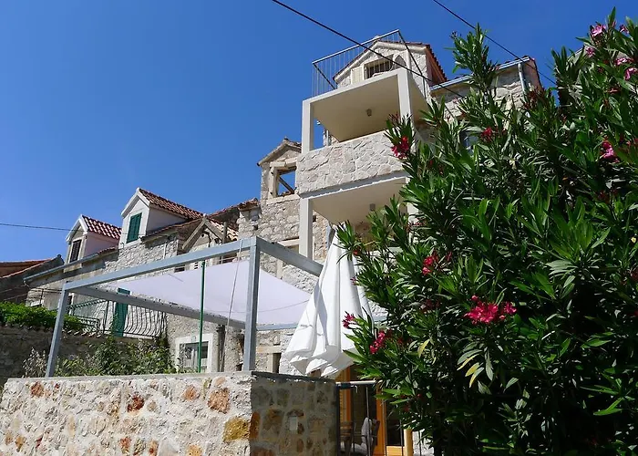 Stone House Nana בית נופש