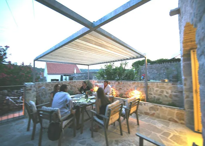 Stone House Nana בית נופש זלארין