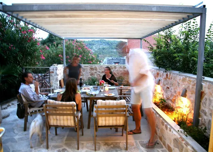 בית נופש Stone House Nana