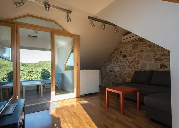 Stone House Nana זלארין